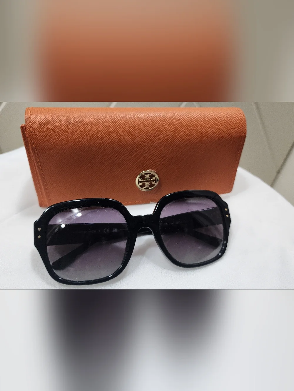 😎Tory Burch Black Oversized Square Sunglasses with Orange Case